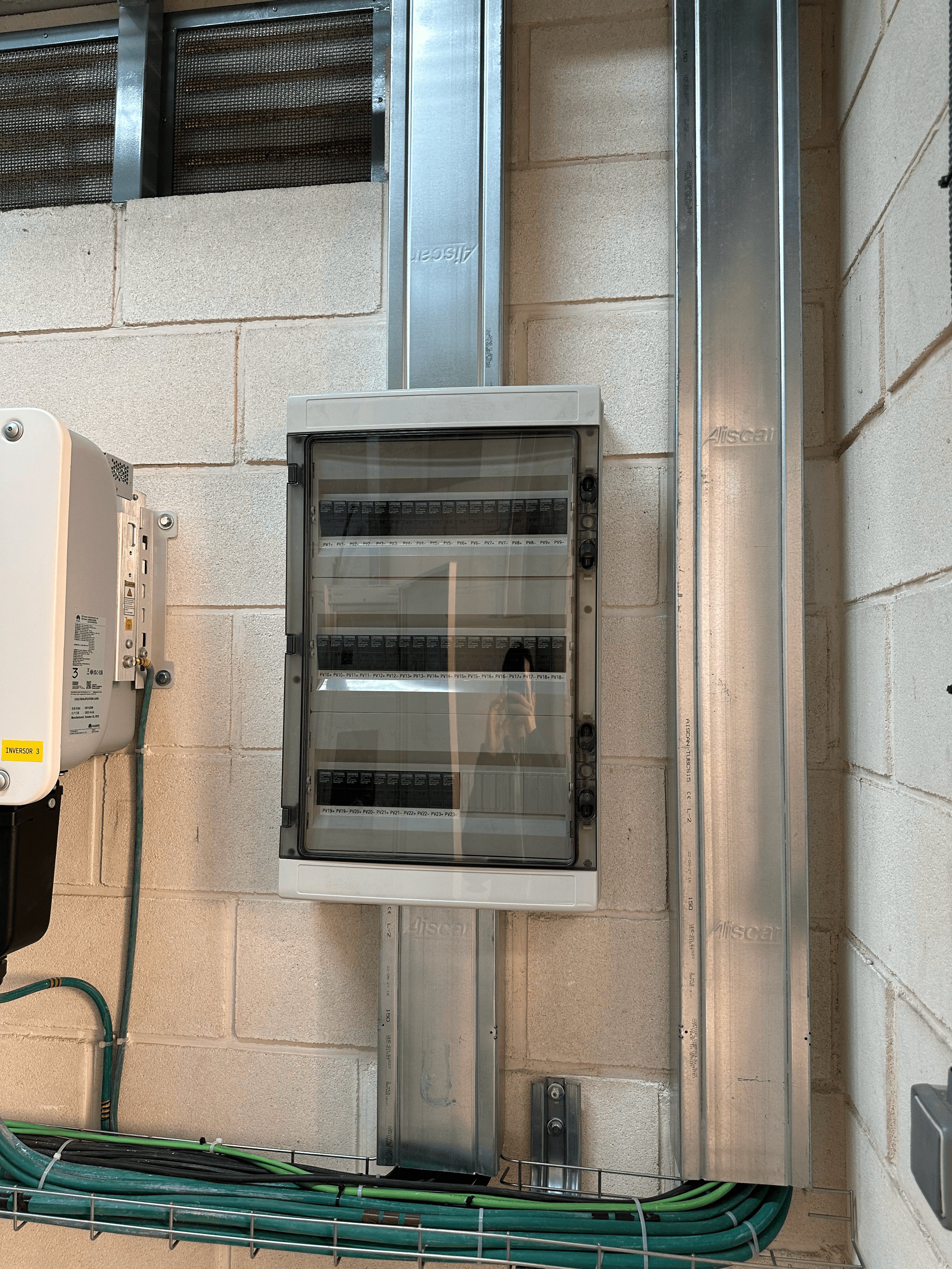 Permite ahorrar mas de sus facturas de luz y la industria tiene un alto consumo, La cubierta fue modificada para futuras revisiones