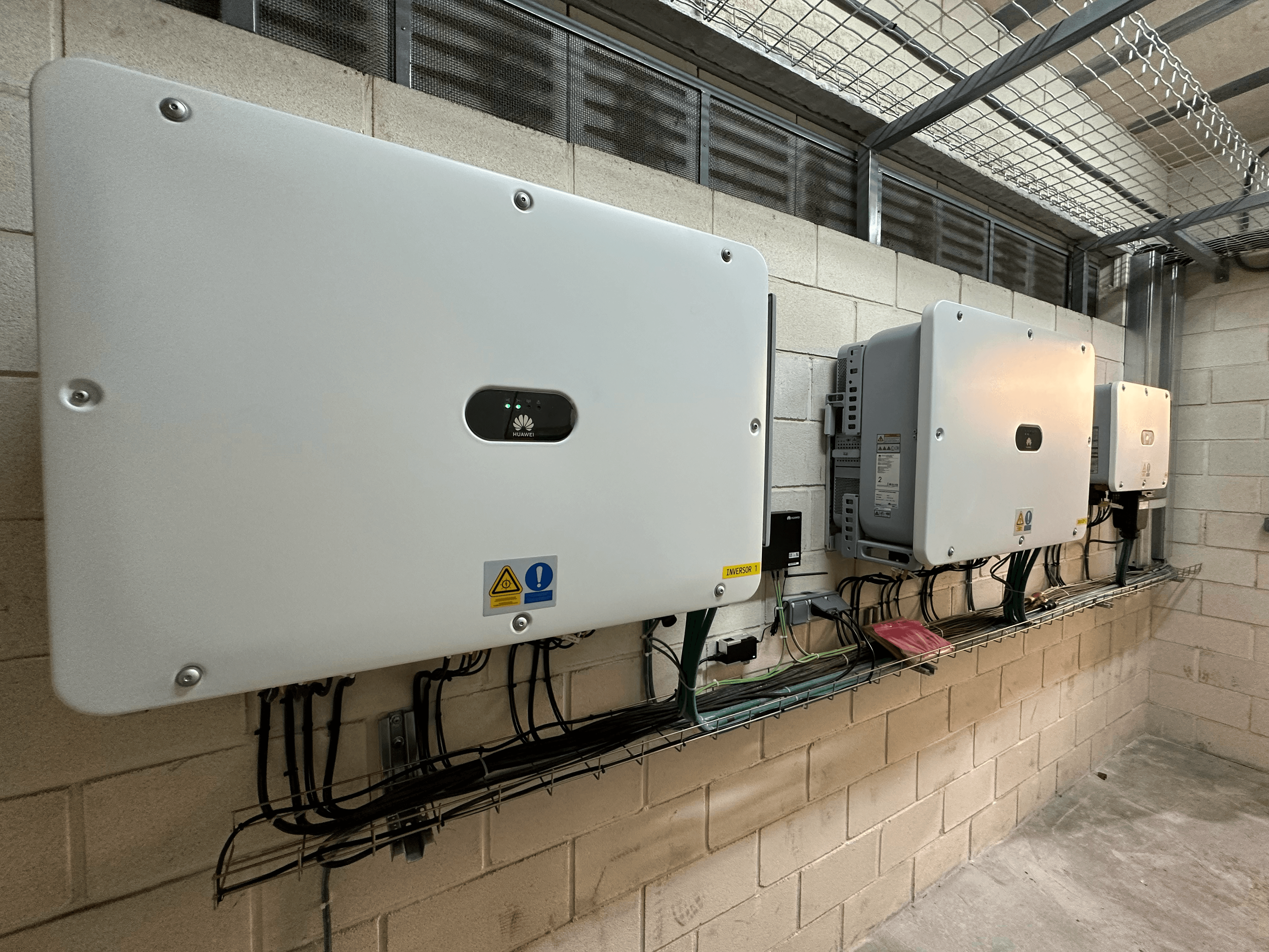 Permite ahorrar mas de sus facturas de luz y la industria tiene un alto consumo, La cubierta fue modificada para futuras revisiones