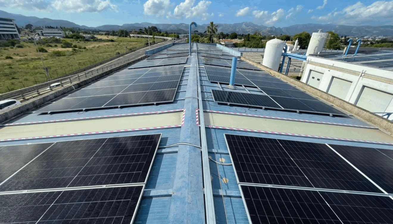 Installation of photovoltaic solar panels on a roof in Marina Alta by Energías Renovables HG.